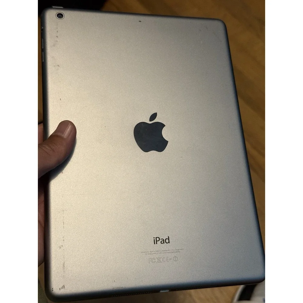 Apple iPad Air 2 16GB Silver A1474 , Wi Fi ( Read Description) Bundle